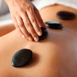 Massagem com Pedras Quentes